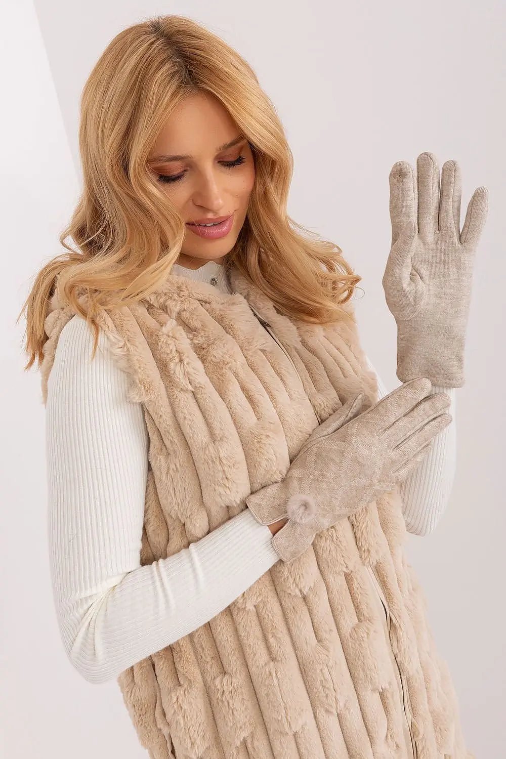 AT Gloves model 191073 - Honesty Sales