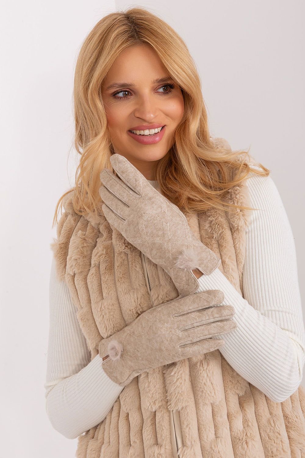 AT Gloves model 191073 - Honesty Sales