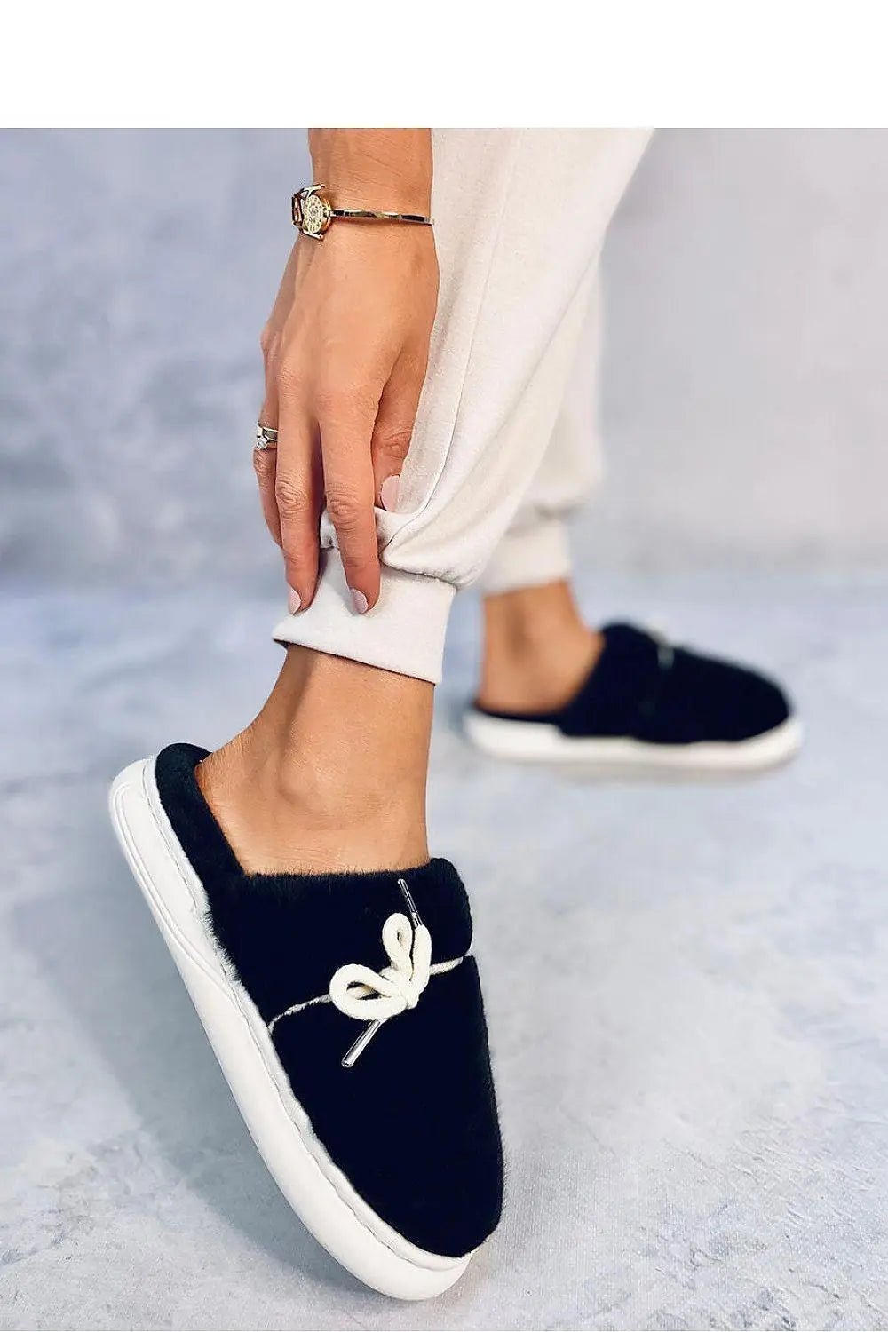 Inello Women's fur slippers with a bow - Honesty Sales
