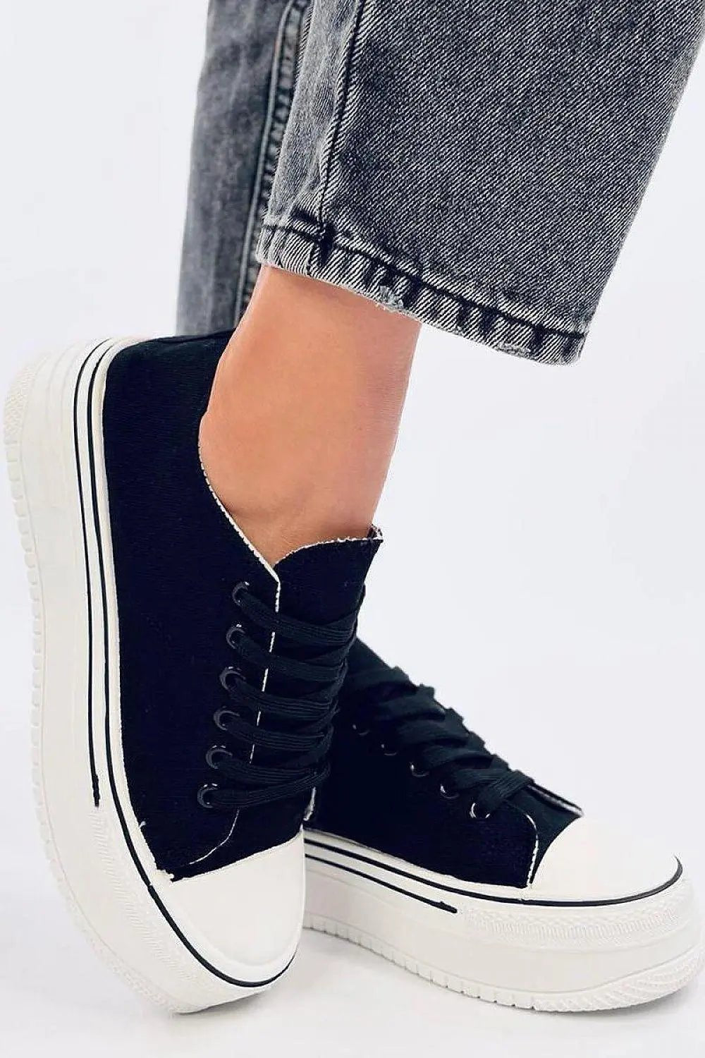 Sneakers model 195621 Inello - Honesty Sales