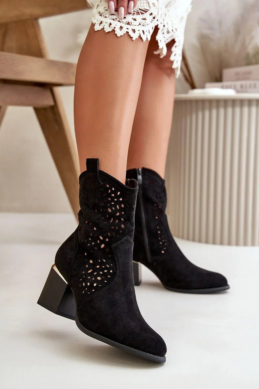 Step in style Women's ankle boots made of eco suede - Honesty Sales