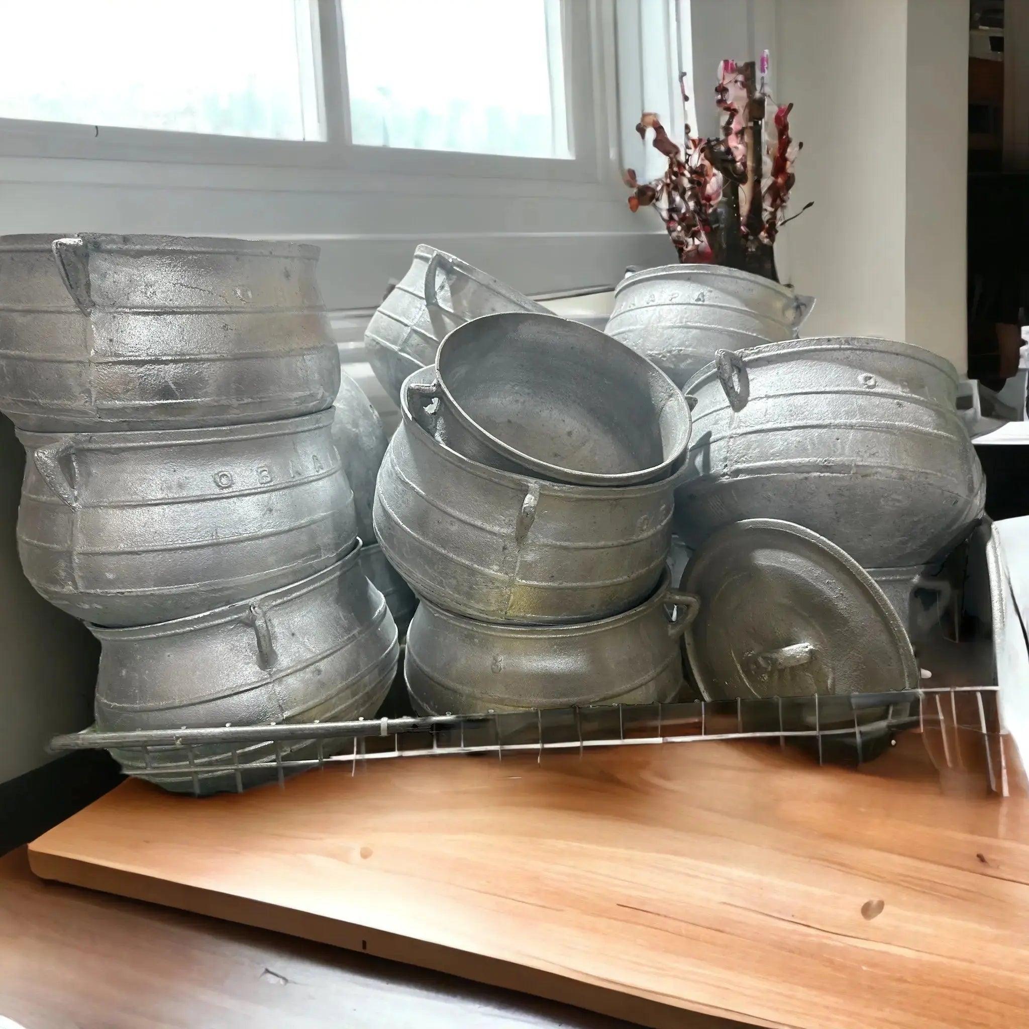 Traditioneller afrikanischer Kochtopf. Traditioneller afrikanischer Kochtopf – Honesty Sales