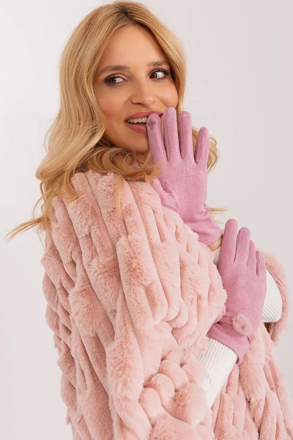 Gloves model 191104 AT - Honesty Sales U.K