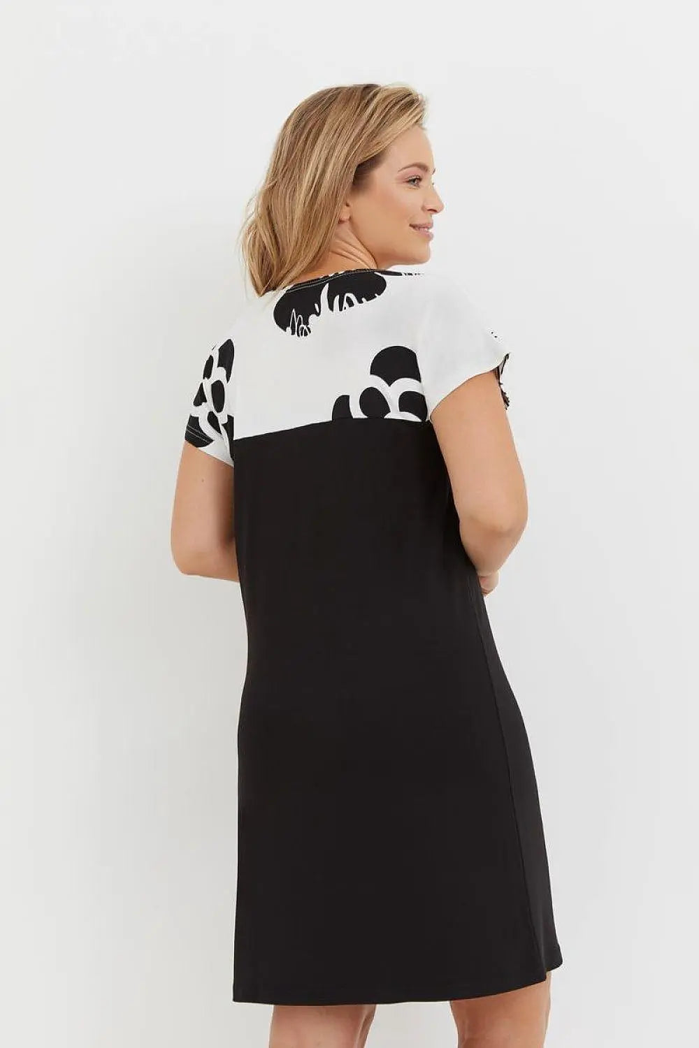 De Lafense beautiful flowers light background nightgown Zweitbild