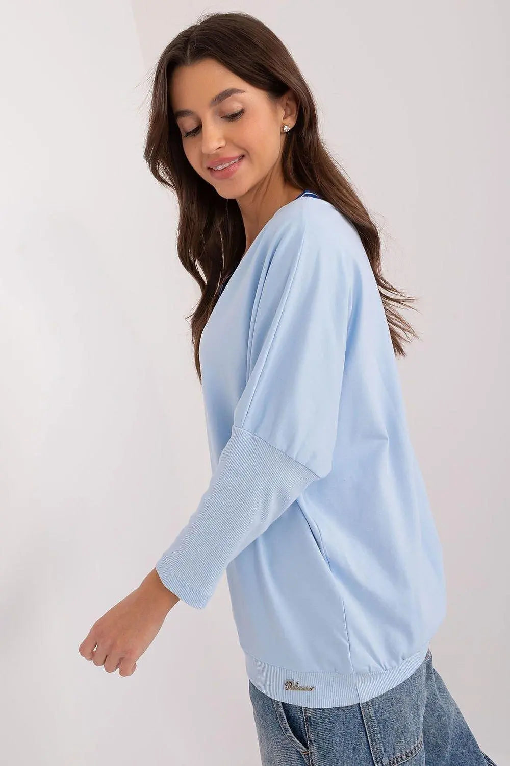 Relevance reliable comfort with a casual blouse Image secondaire du produit