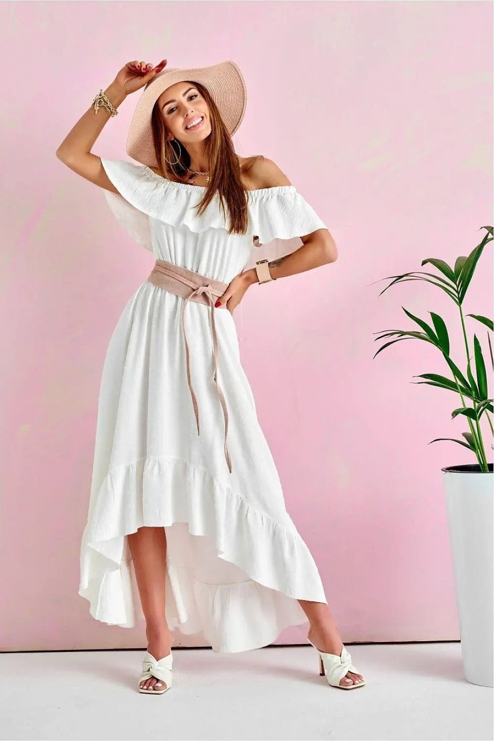 Roco Fashion asymmetrical maxi dress is made of soft, pleasant fabric that will provide comfort to the most demanding women. Image secondaire du produit