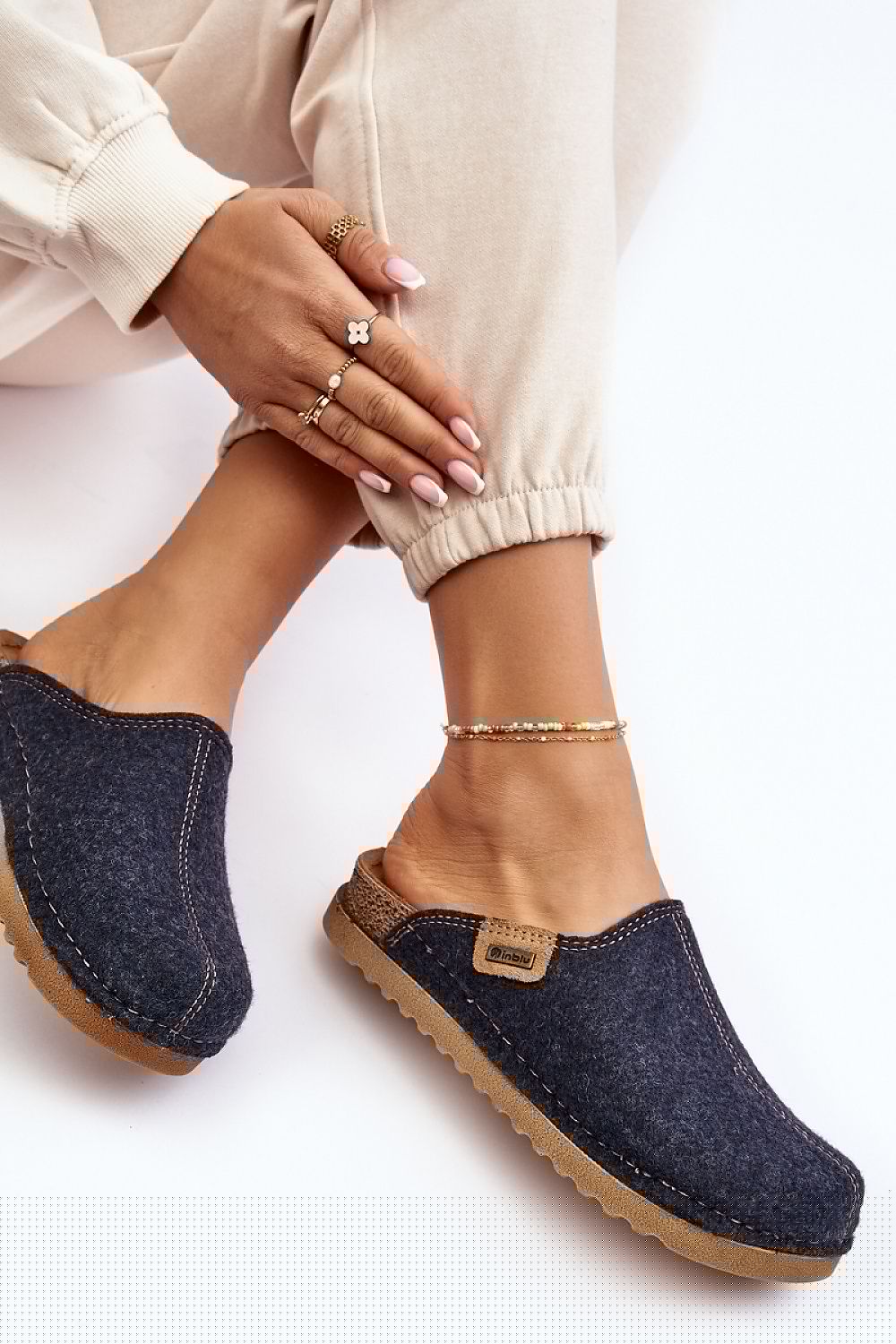 Slippers model 188668 Step in style - Honesty Sales U.K