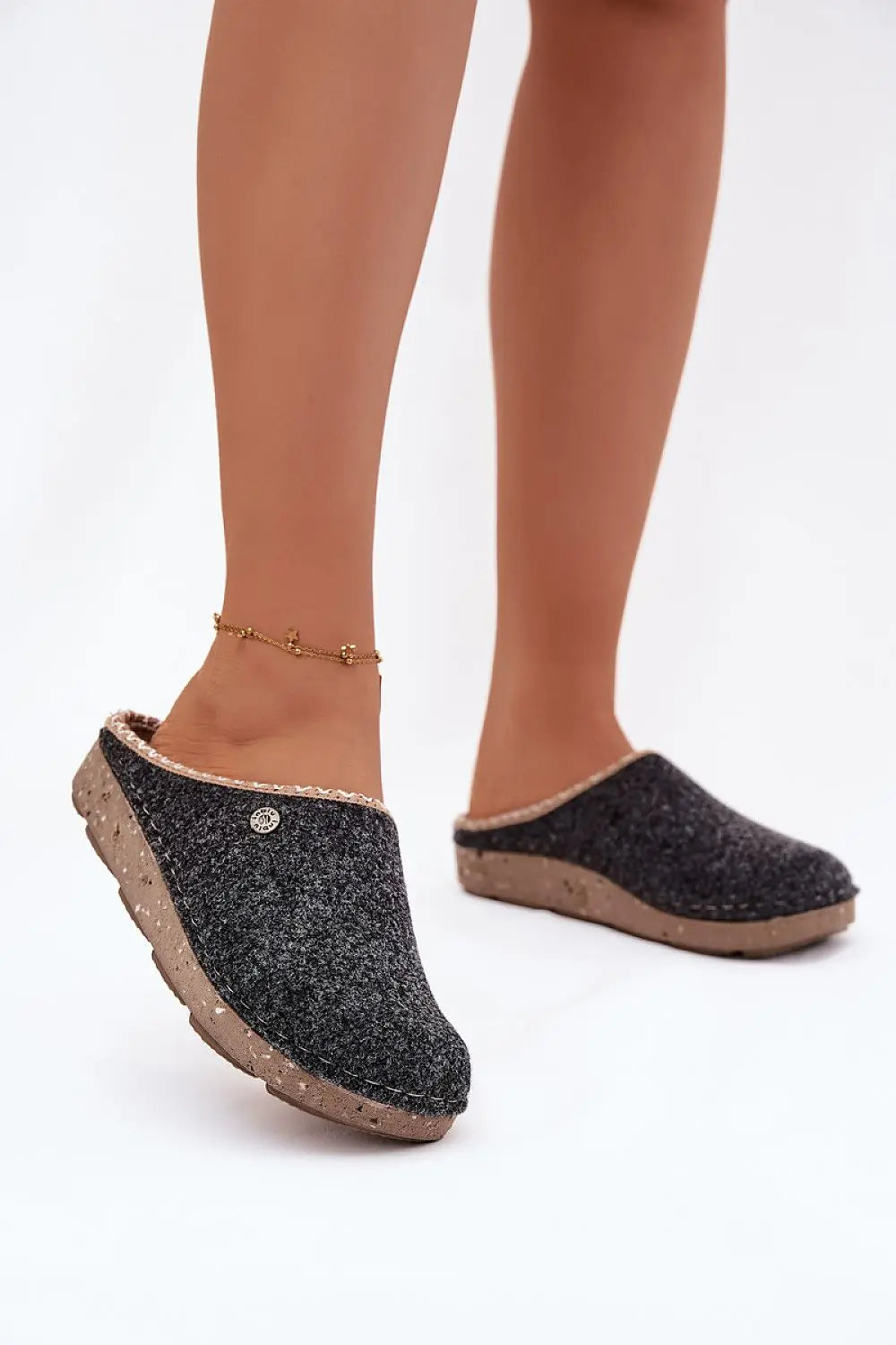  Slippers model 222277 Step in style 