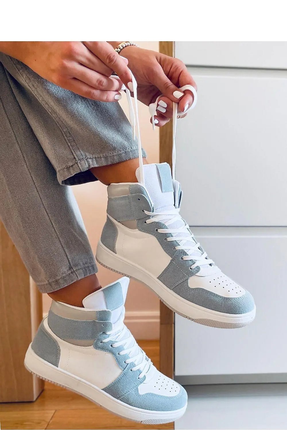 Sneakers model 170605 Inello - Honesty Sales U.K