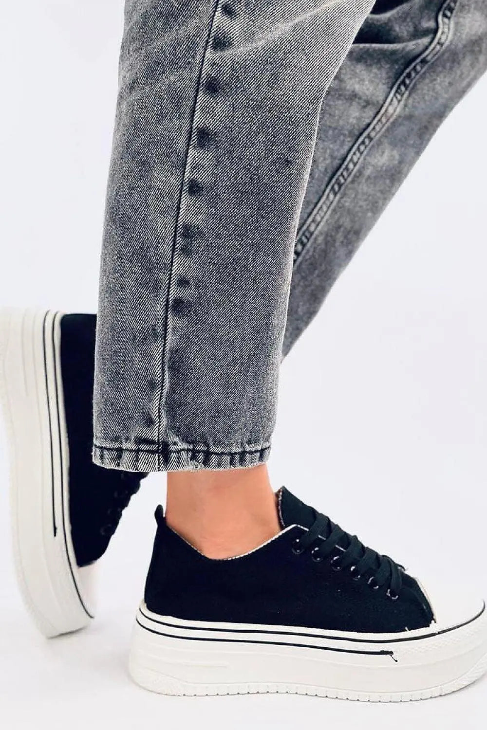 Sneakers model 195621 Inello - Honesty Sales U.K