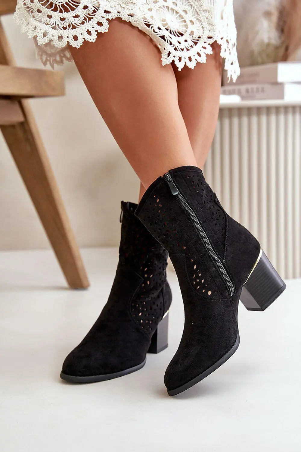 Step in style Women's ankle boots made of eco suede Image secondaire du produit
