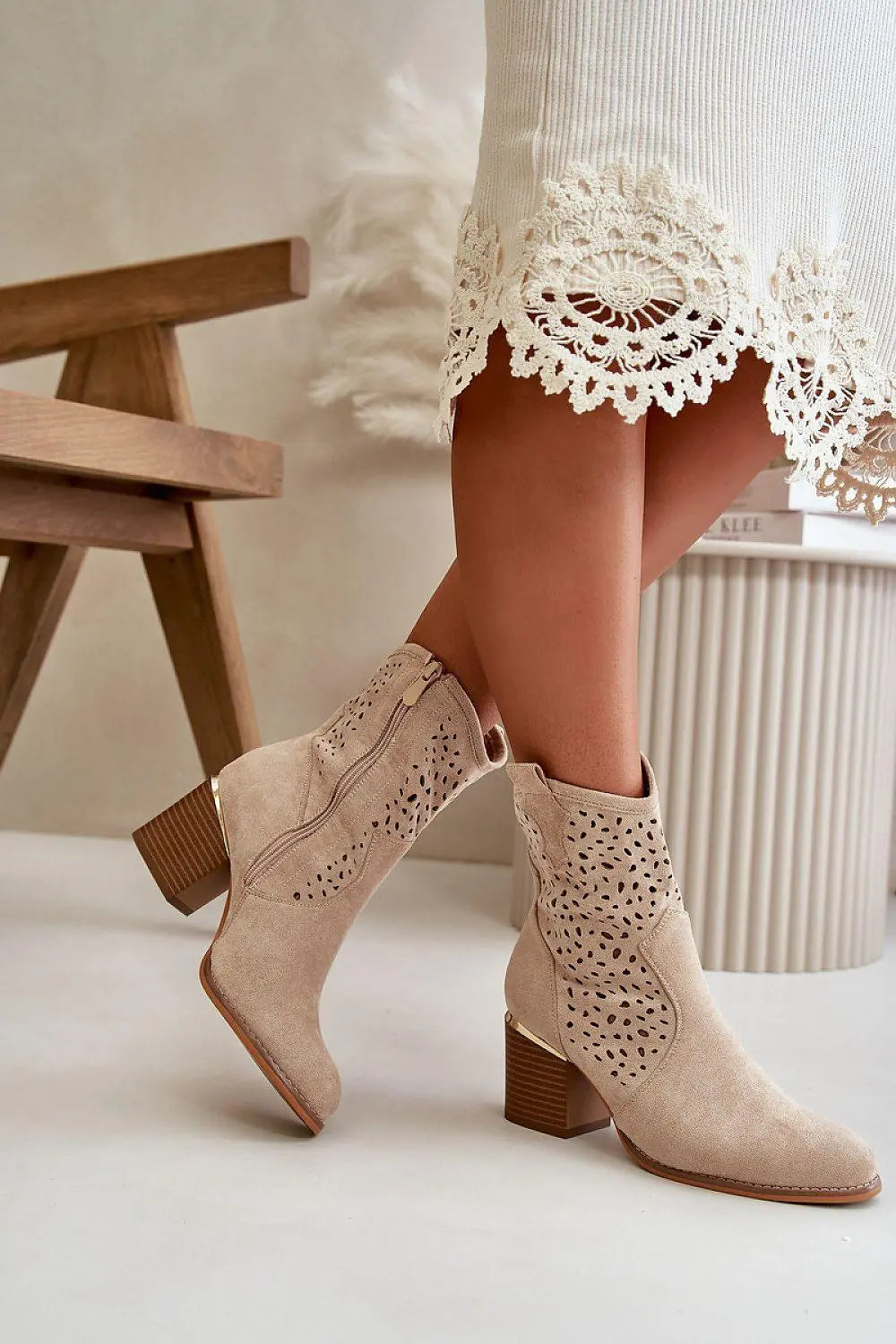 Heel boots model 199091 Step in style - Honesty Sales U.K