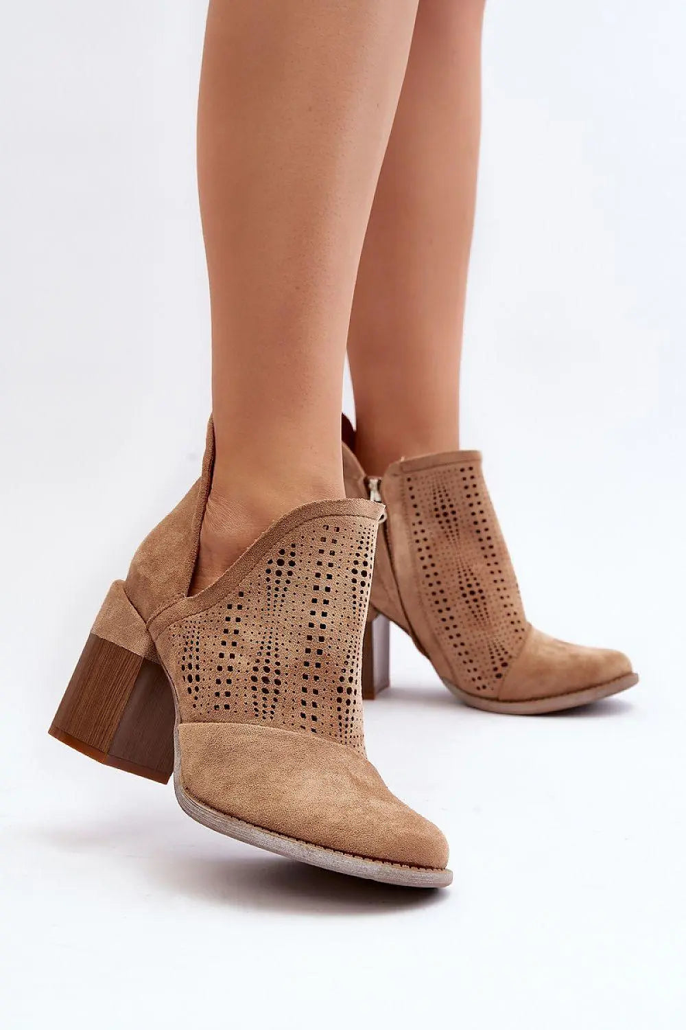 Step in style Women's boots made of eco-suede Image secondaire du produit