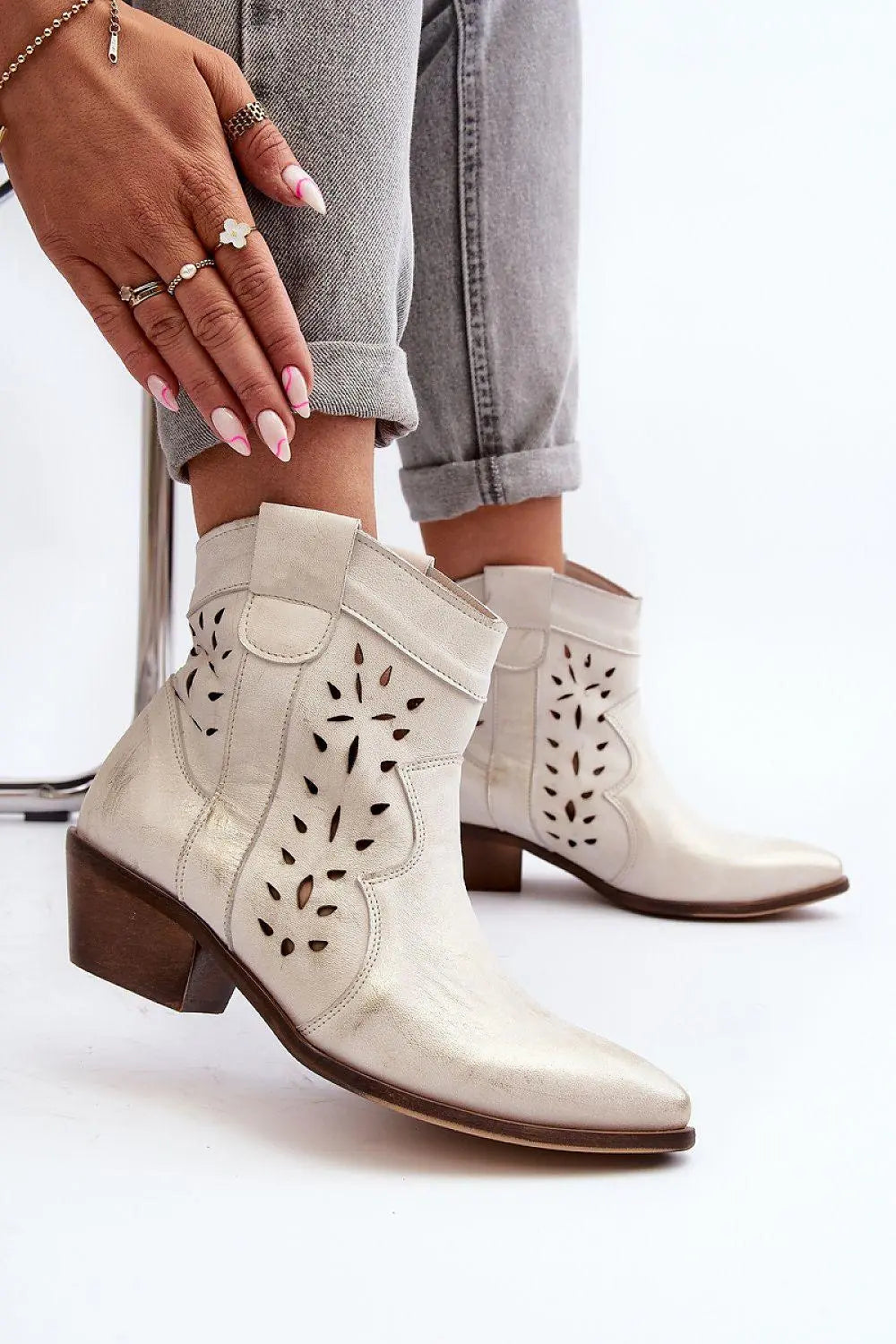 Heel boots model 193148 Step in style - Honesty Sales U.K