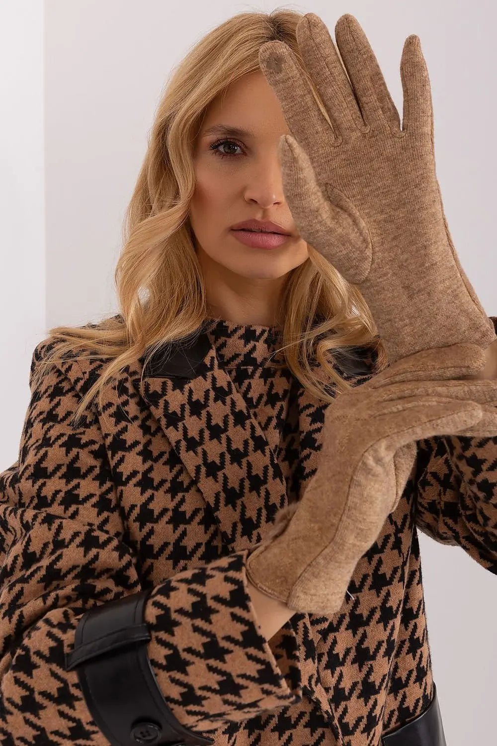 AT Gloves model 191073 - Honesty Sales