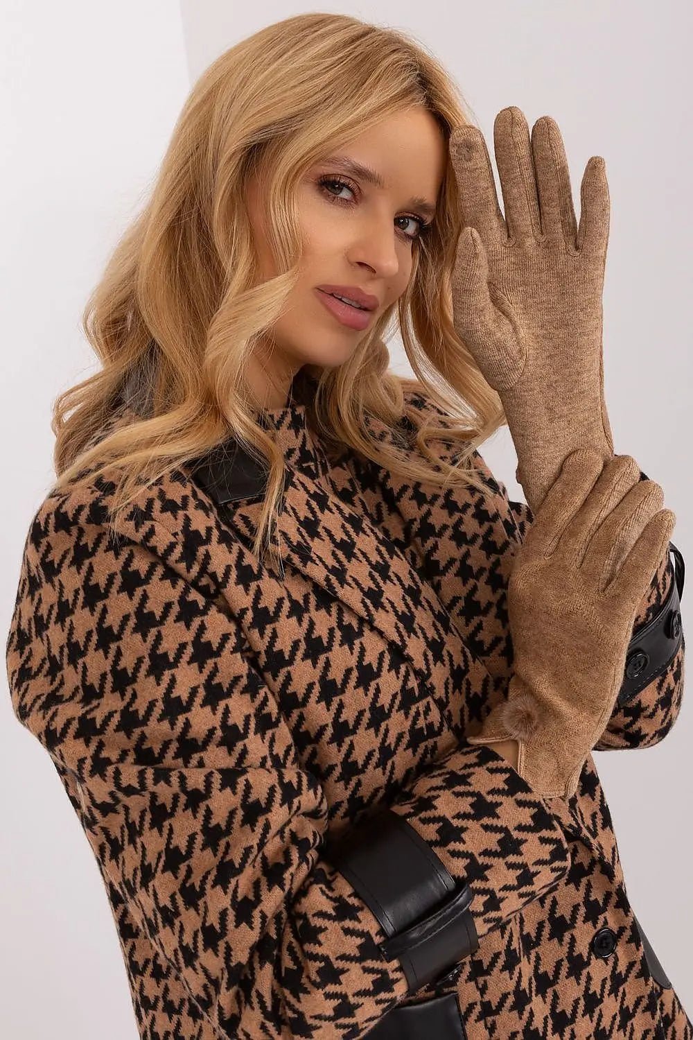 AT Gloves model 191073 - Honesty Sales