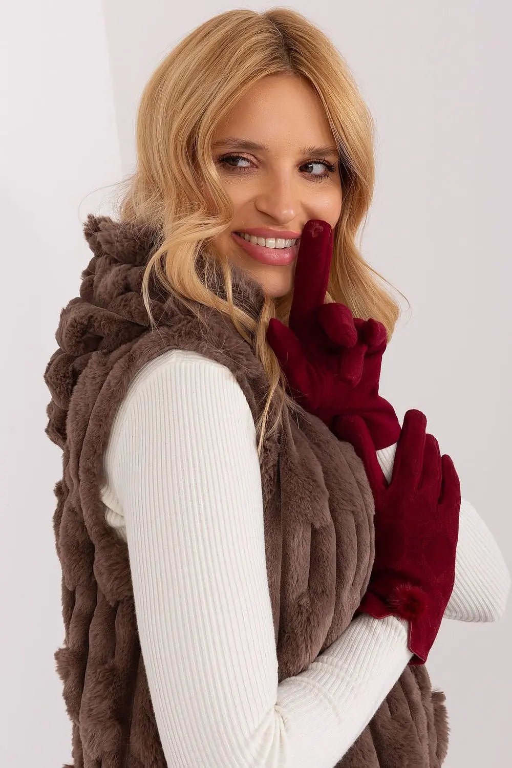 AT Gloves model 191073 - Honesty Sales