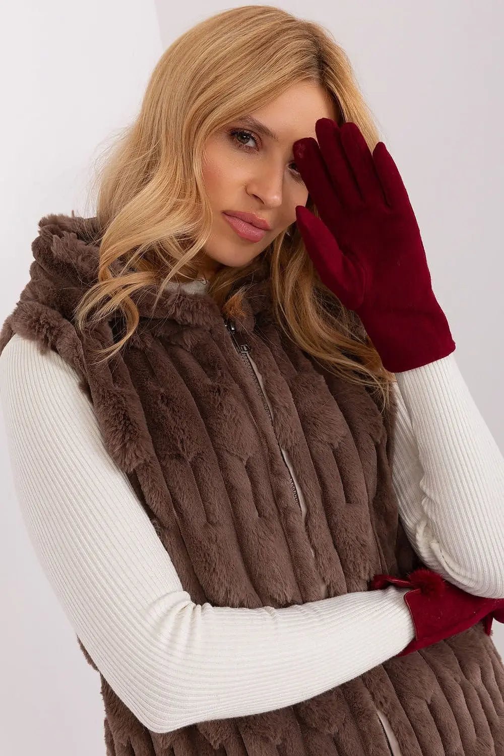 AT Gloves model 191073 - Honesty Sales