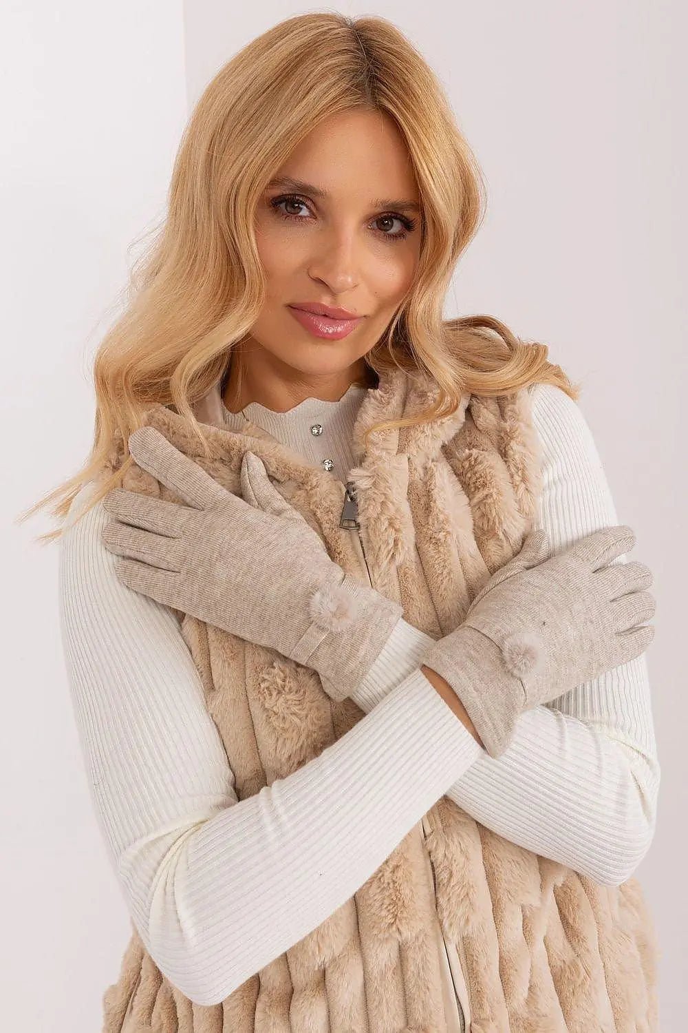 AT Gloves model 191104 - Honesty Sales