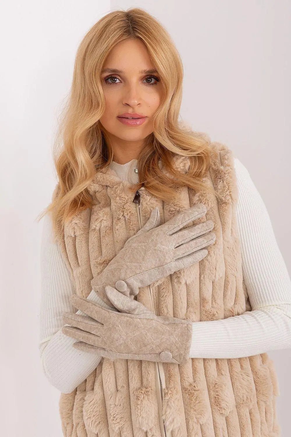 AT Gloves model 191345 - Honesty Sales
