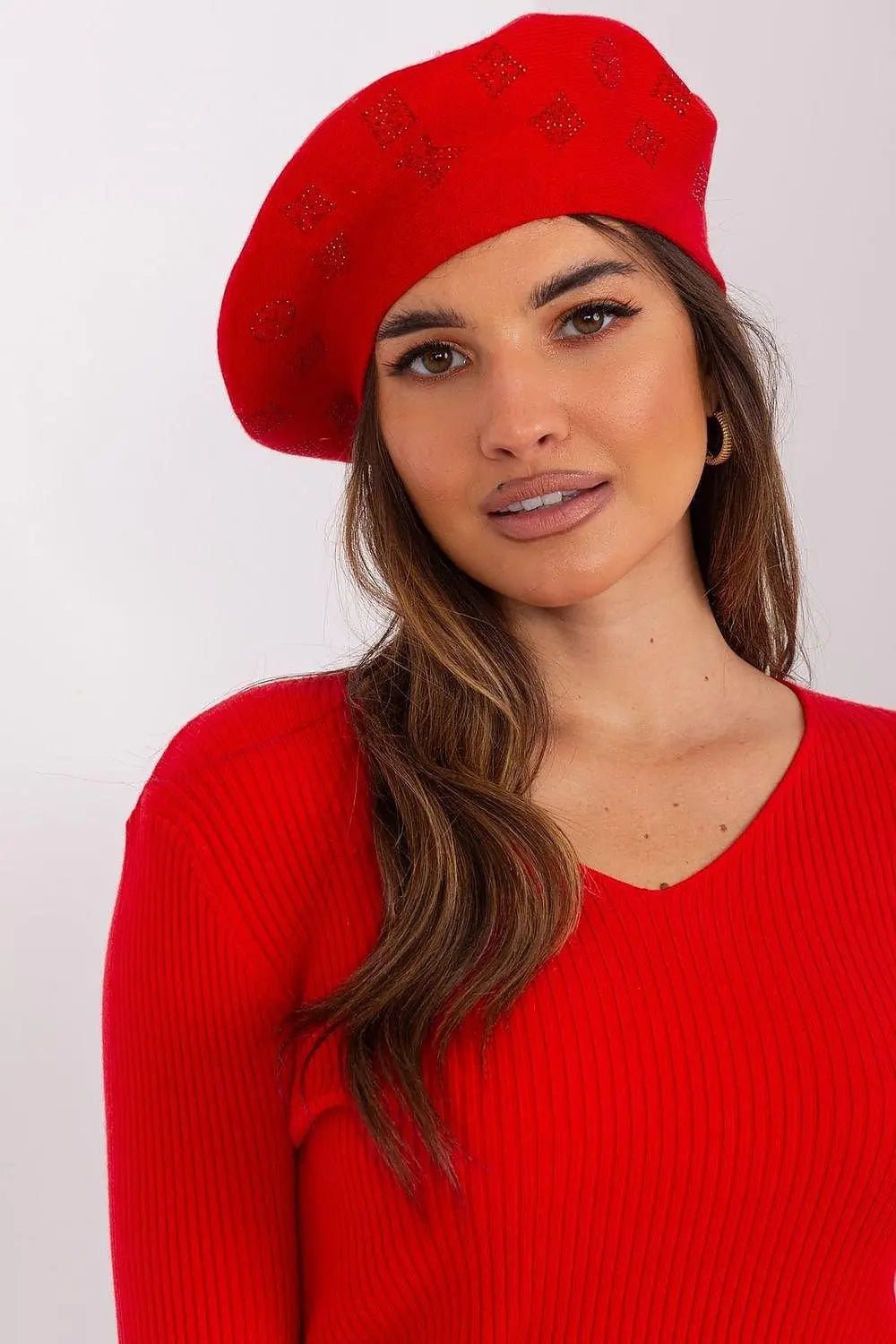 AT Knitted beret with interesting rhinestone application. - Honesty Sales