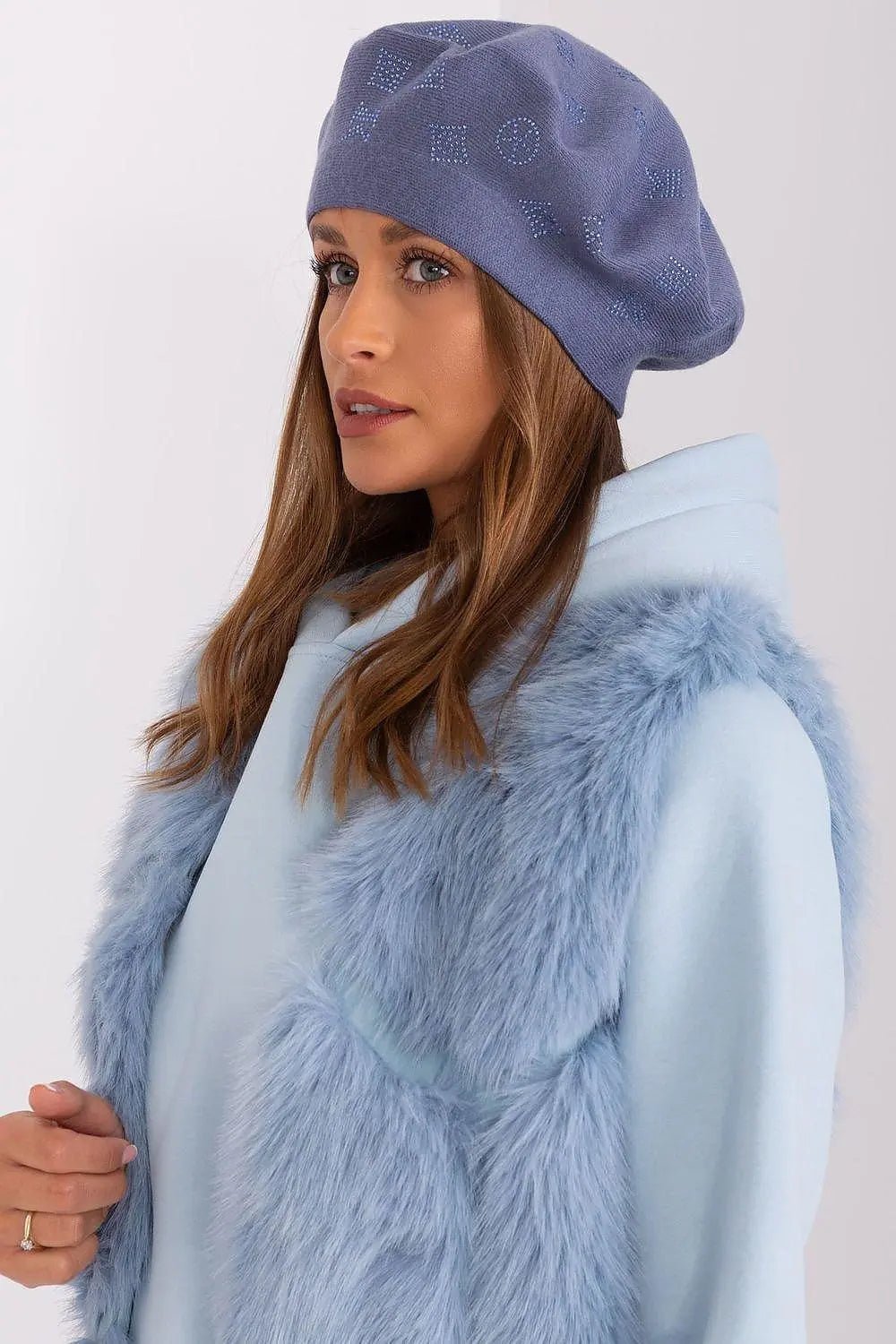 AT Knitted beret with interesting rhinestone application. - Honesty Sales