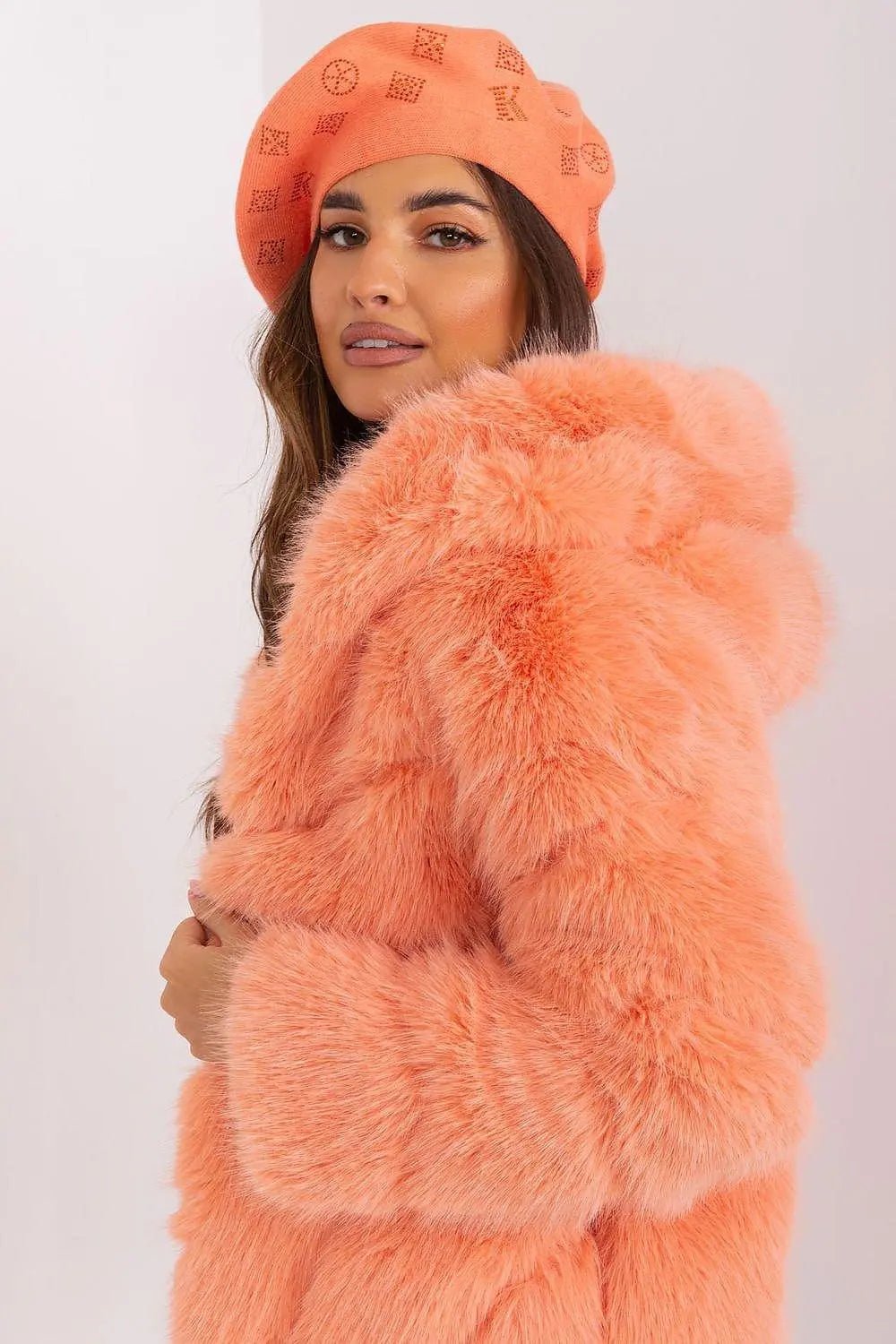 AT Knitted beret with interesting rhinestone application. - Honesty Sales