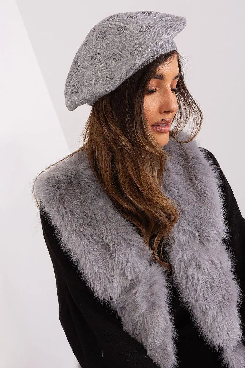 AT Knitted beret with interesting rhinestone application. - Honesty Sales