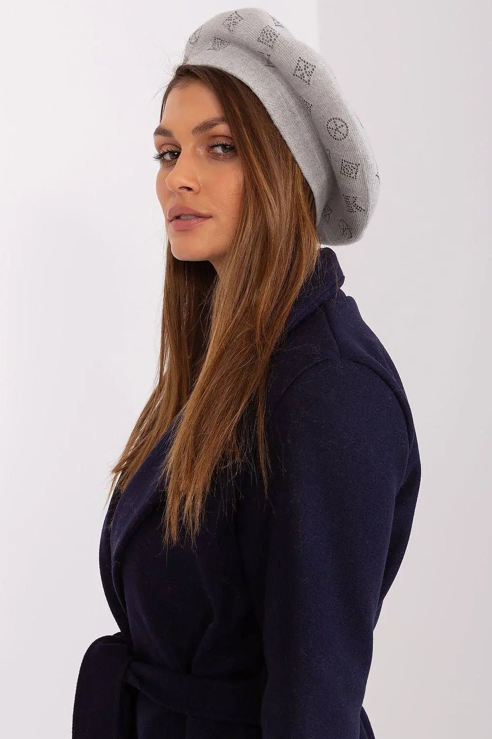 AT Knitted beret with interesting rhinestone application. - Honesty Sales