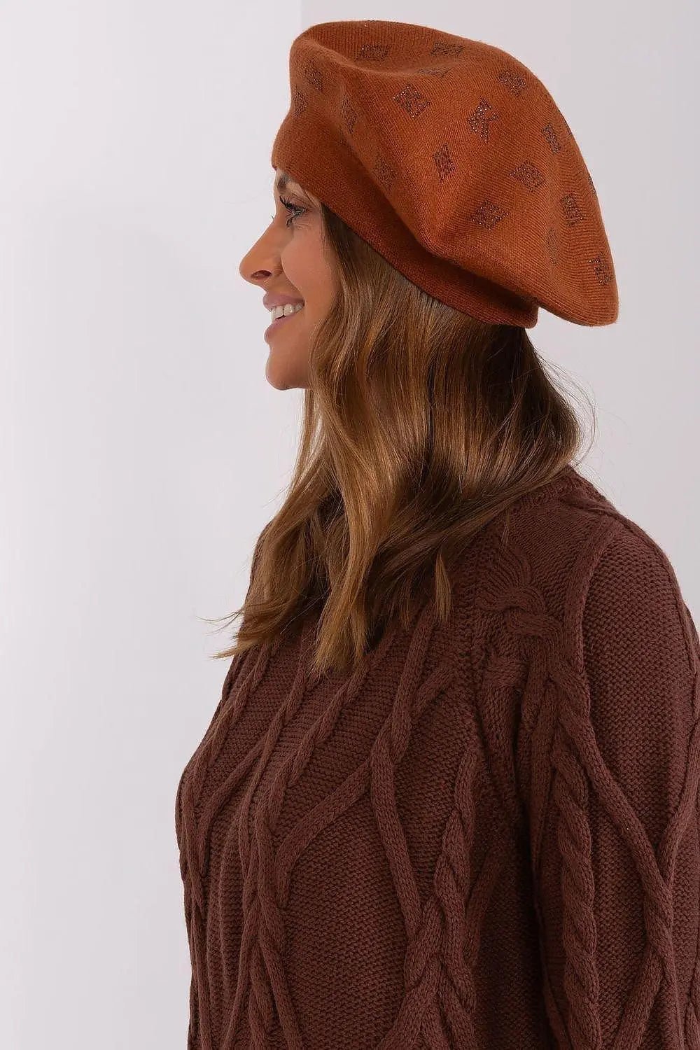 AT Knitted beret with interesting rhinestone application. - Honesty Sales
