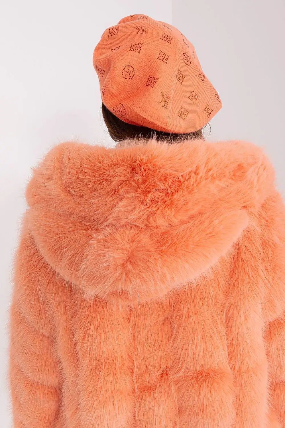 AT Knitted beret with interesting rhinestone application. - Honesty Sales