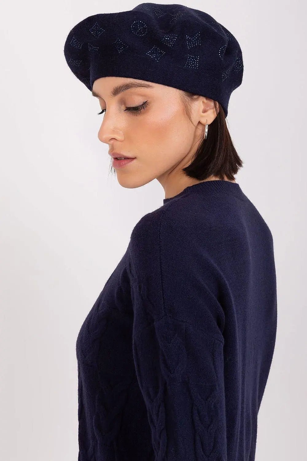 AT Knitted beret with interesting rhinestone application. - Honesty Sales