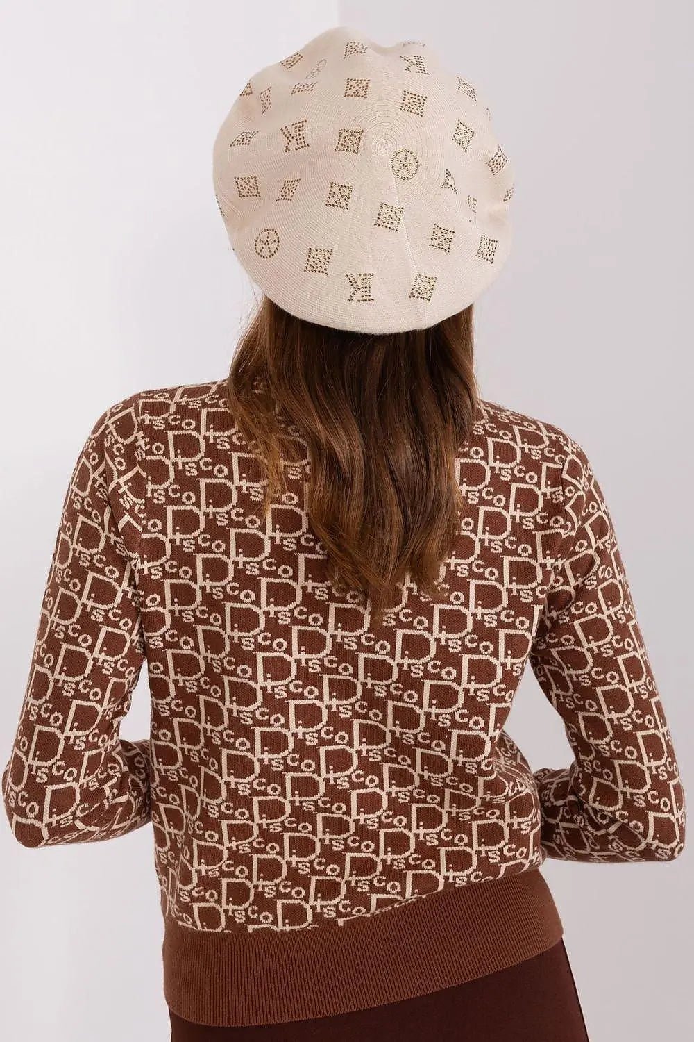 AT Knitted beret with interesting rhinestone application. - Honesty Sales