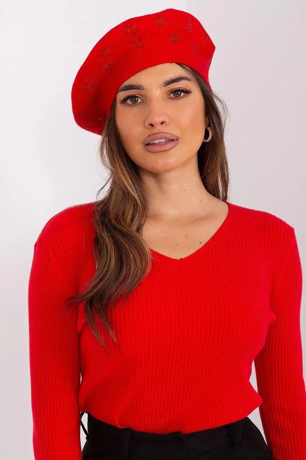 AT Knitted beret with interesting rhinestone application. - Honesty Sales