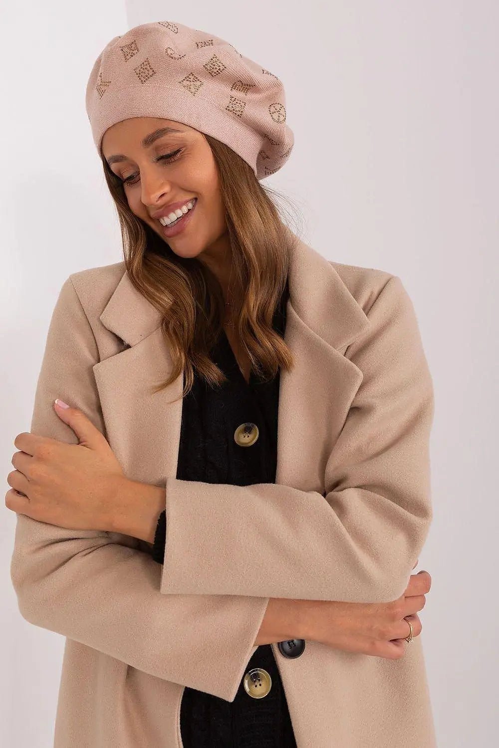 AT Knitted beret with interesting rhinestone application. - Honesty Sales