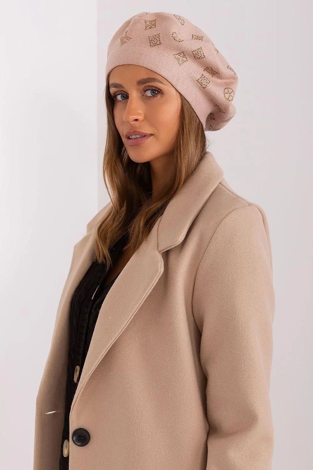 AT Knitted beret with interesting rhinestone application. - Honesty Sales