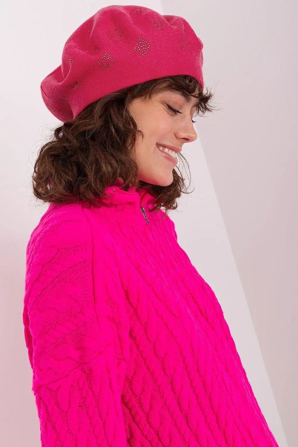 AT Knitted beret with interesting rhinestone application. - Honesty Sales