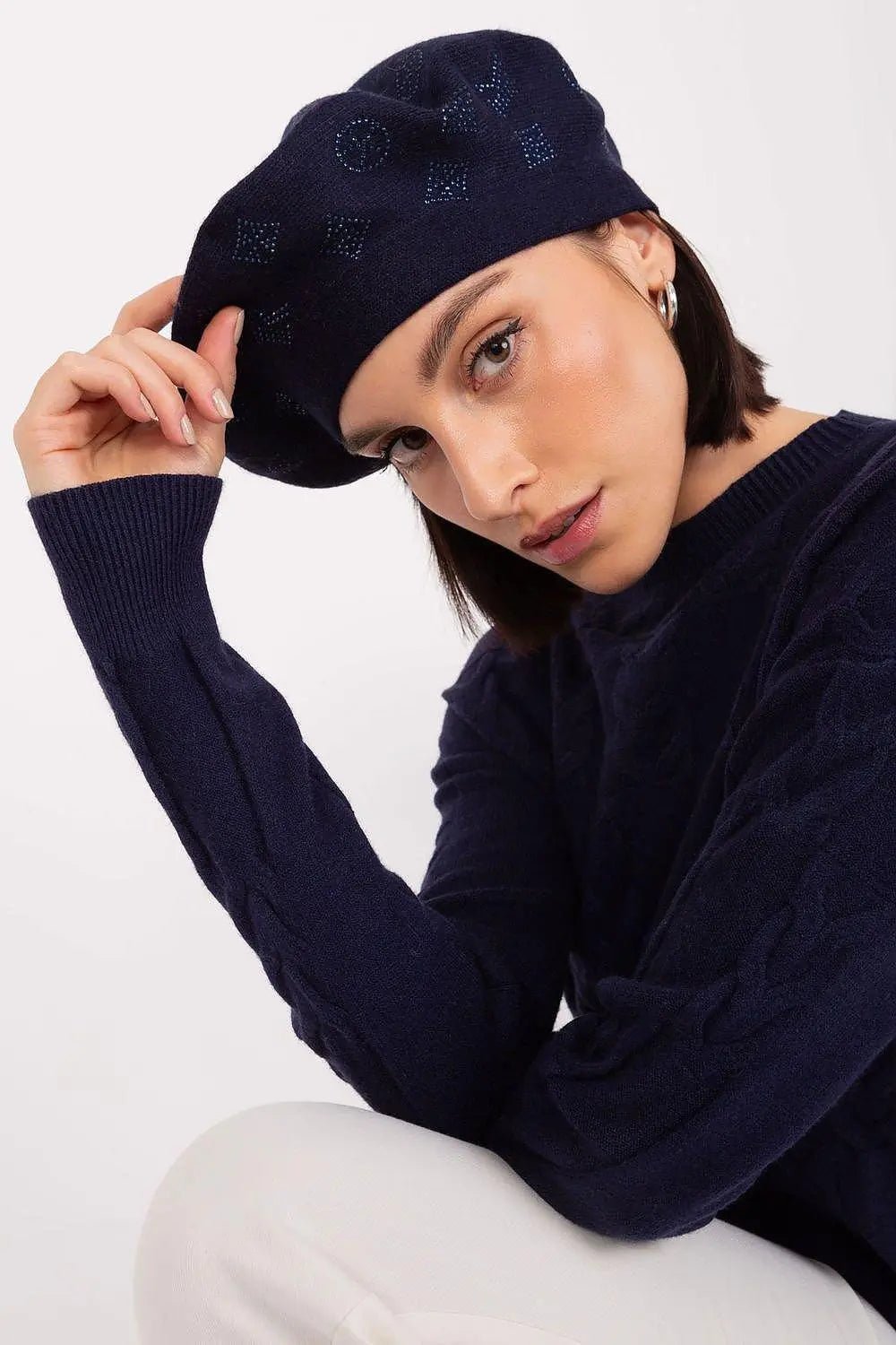 AT Knitted beret with interesting rhinestone application. - Honesty Sales
