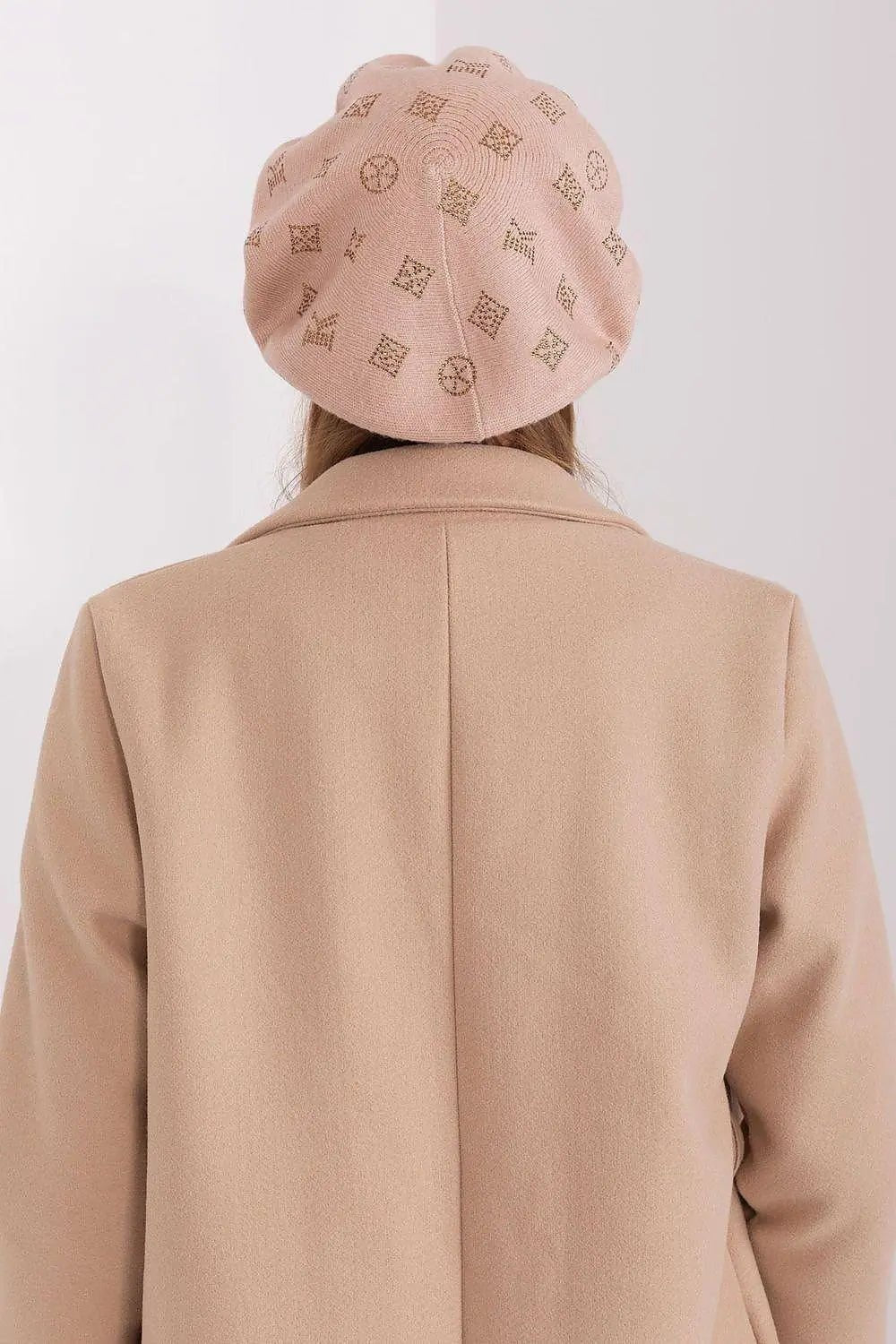AT Knitted beret with interesting rhinestone application. - Honesty Sales