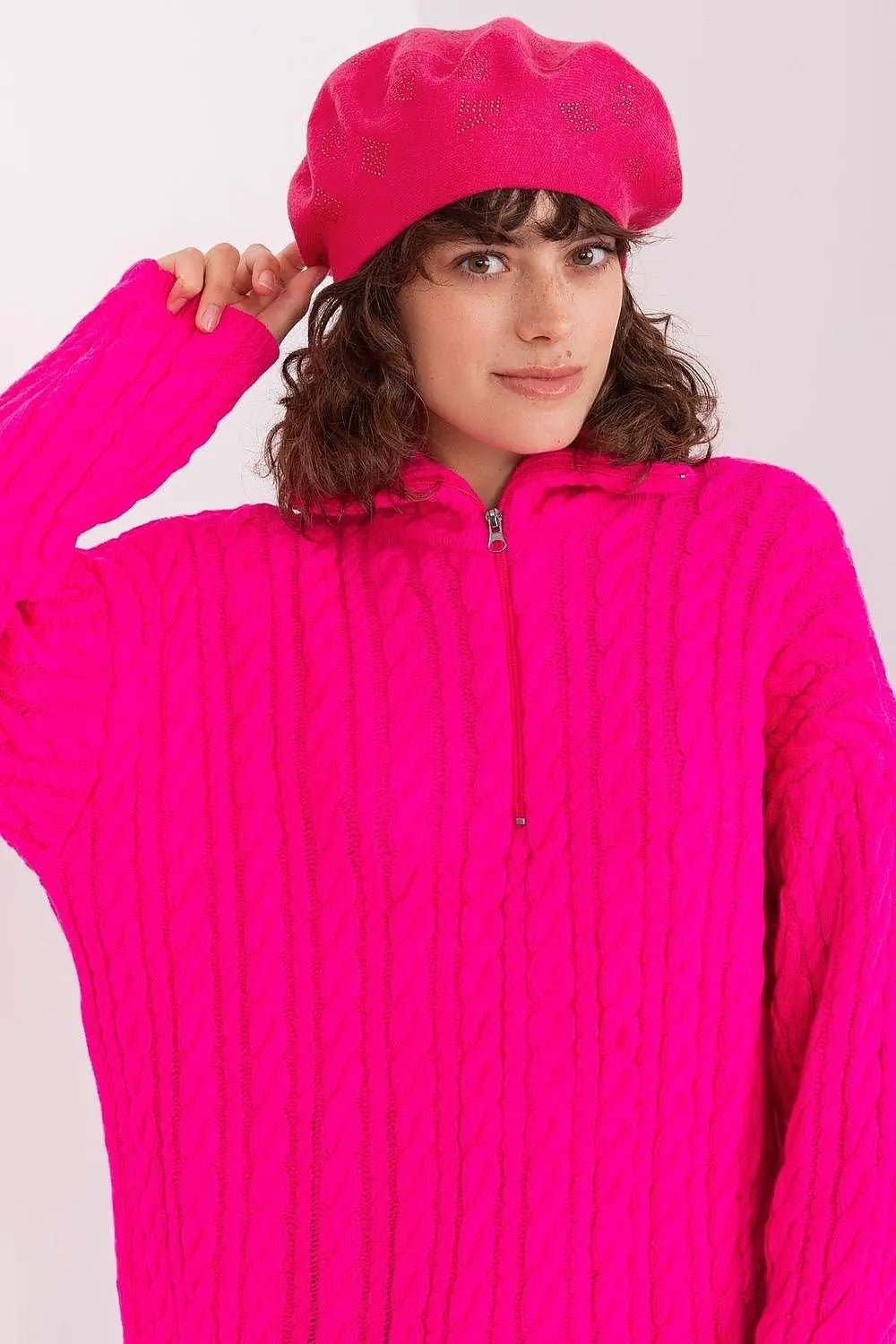 AT Knitted beret with interesting rhinestone application. - Honesty Sales