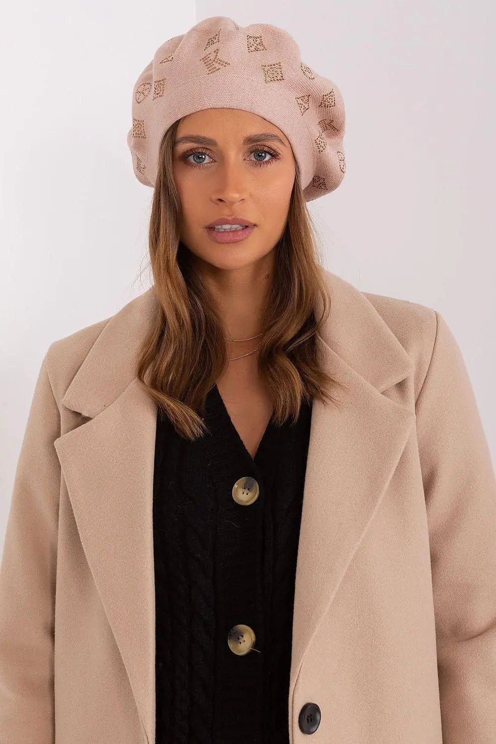 AT Knitted beret with interesting rhinestone application. - Honesty Sales