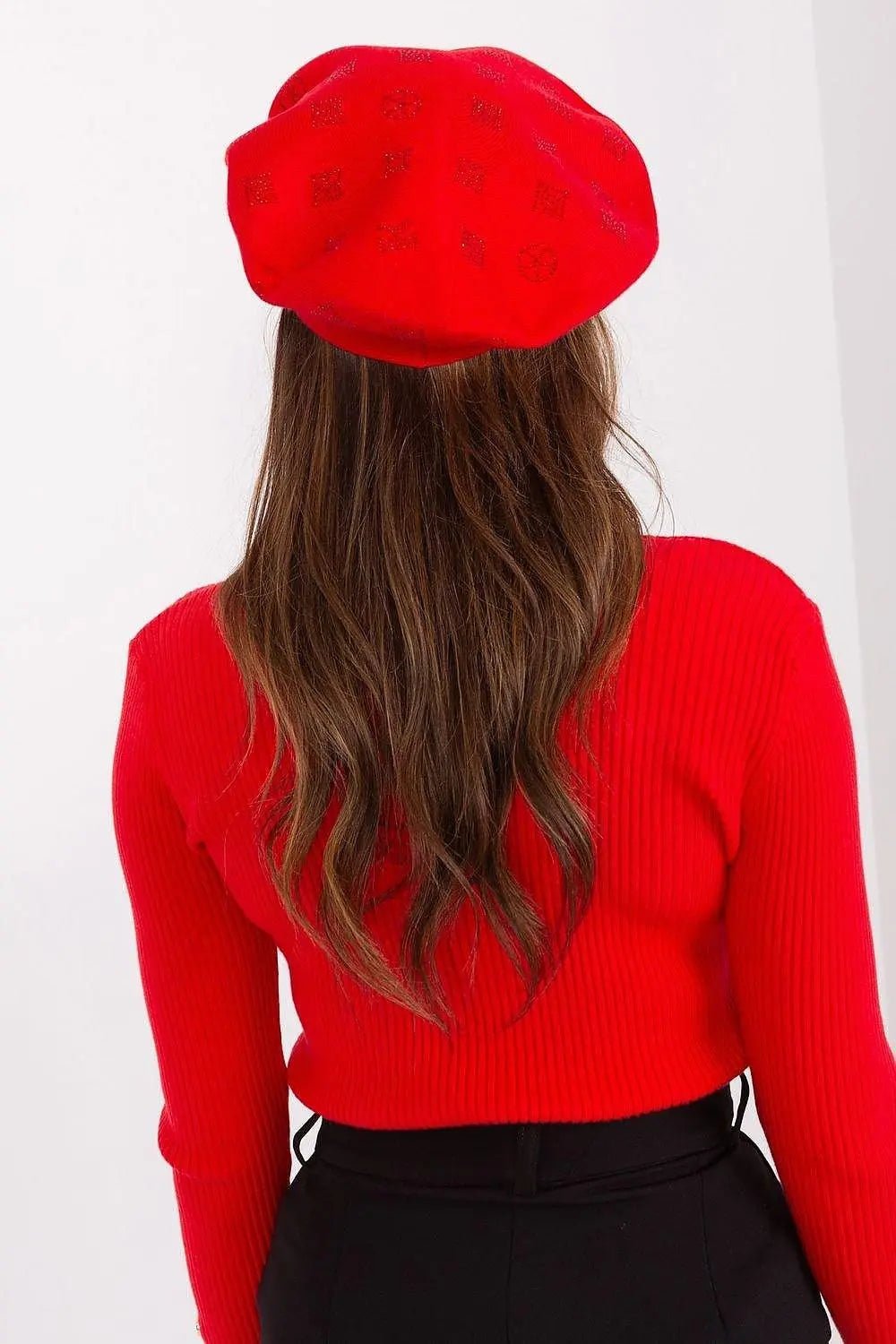 AT Knitted beret with interesting rhinestone application. - Honesty Sales