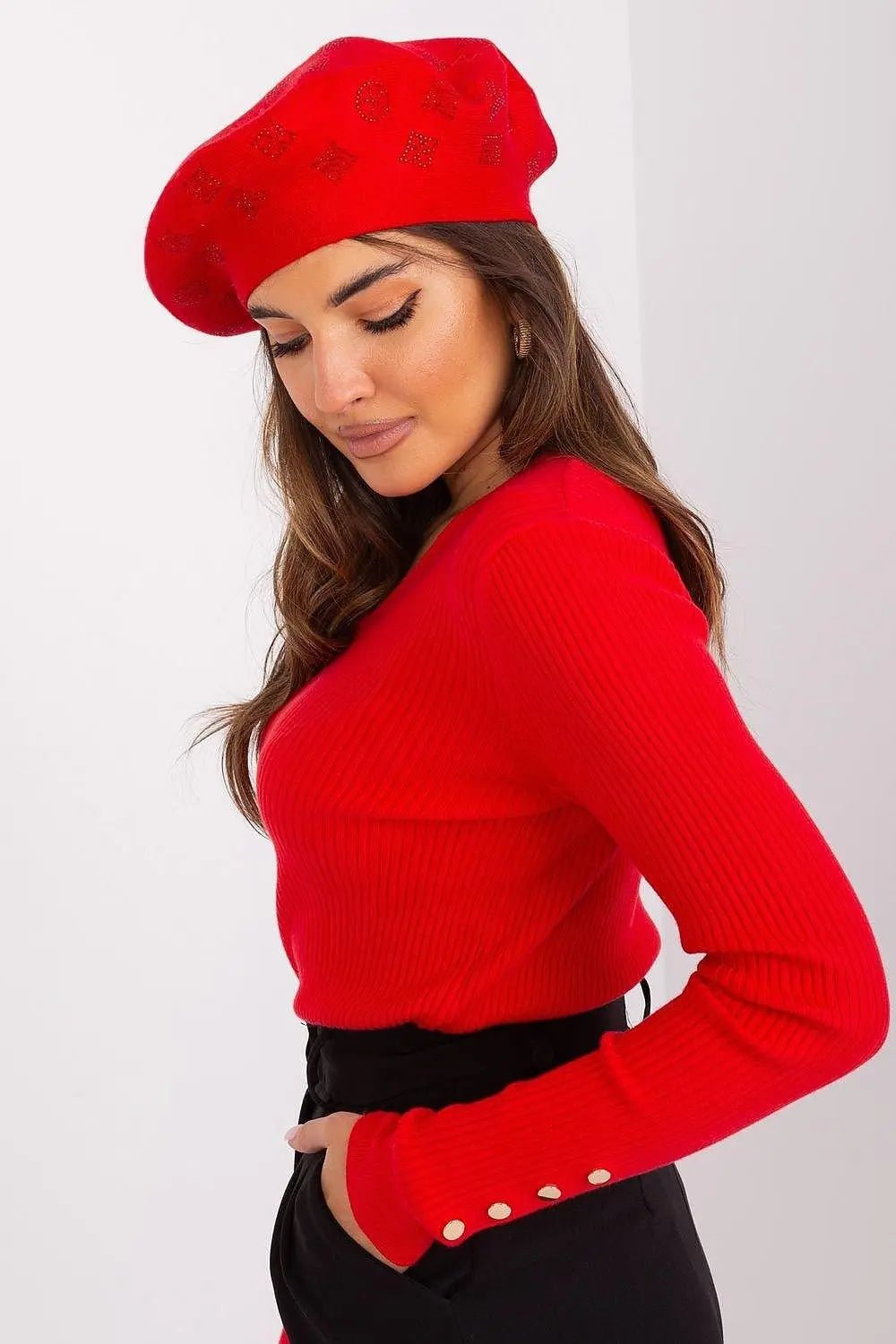 AT Knitted beret with interesting rhinestone application. - Honesty Sales