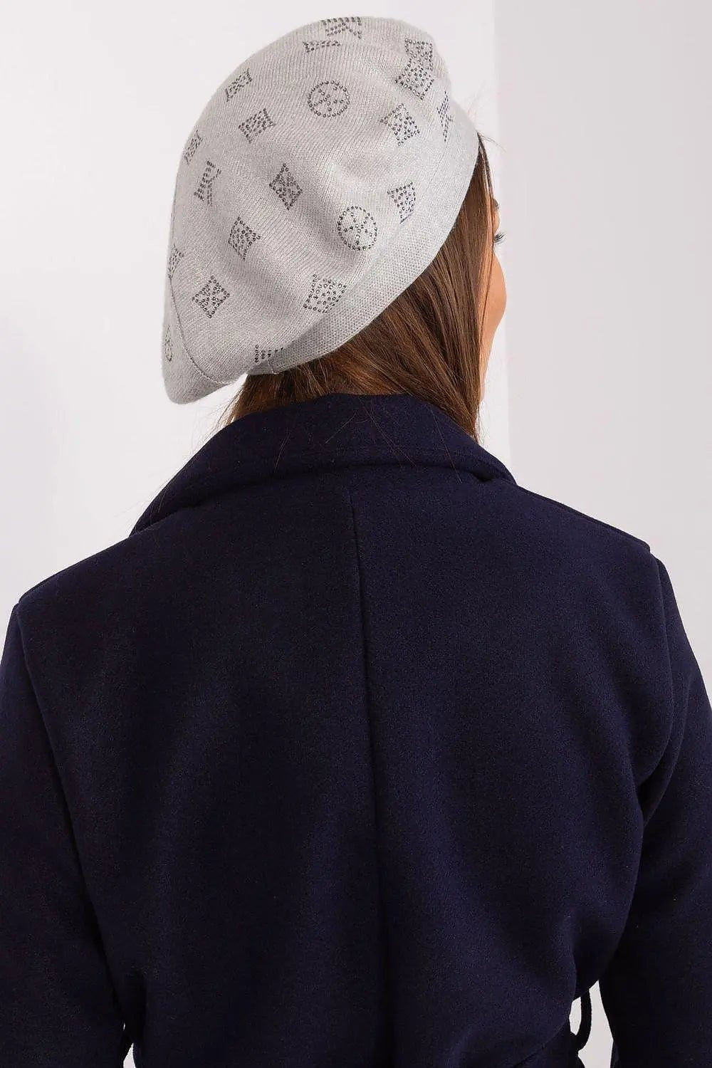 AT Knitted beret with interesting rhinestone application. - Honesty Sales