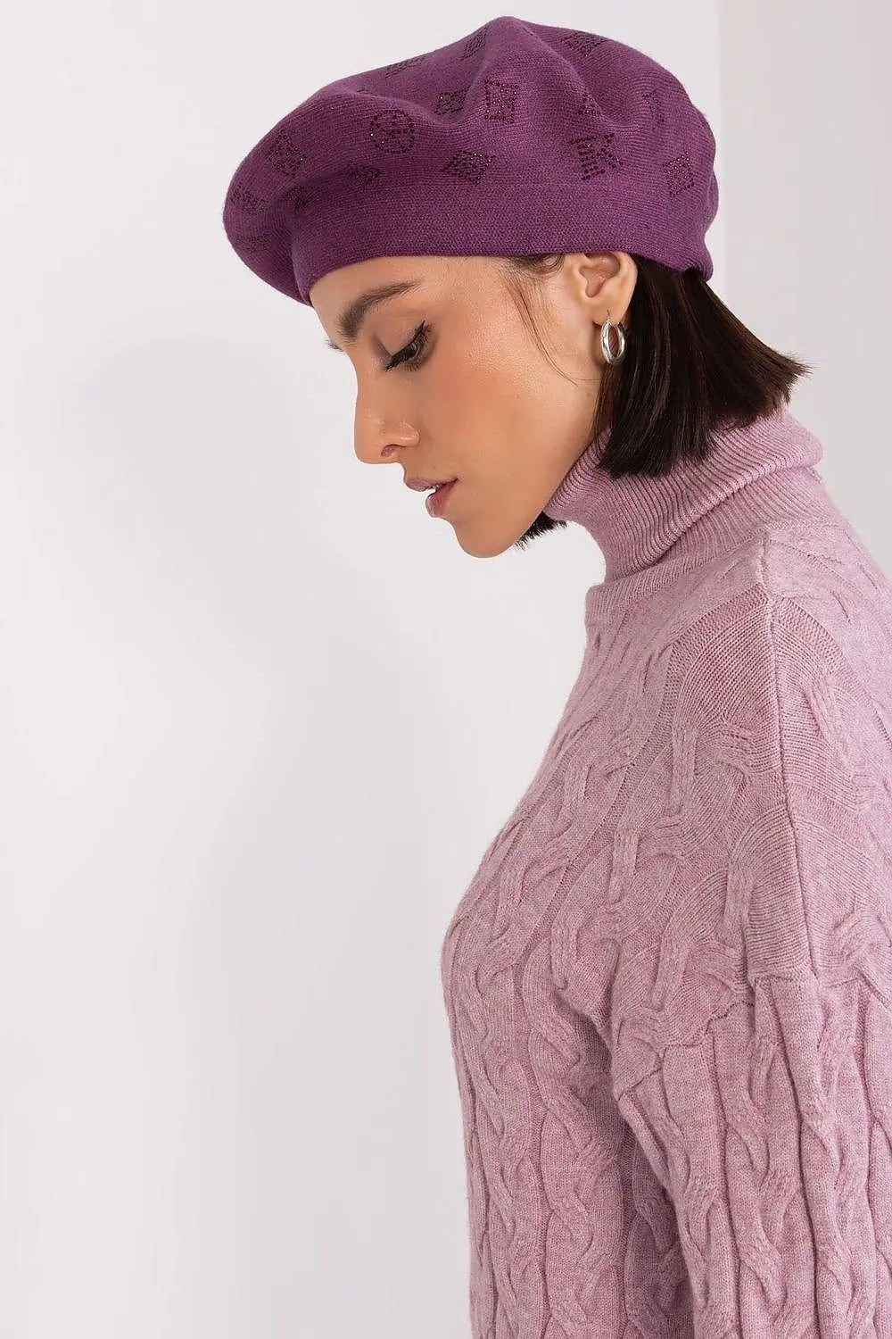 AT Knitted beret with interesting rhinestone application. - Honesty Sales