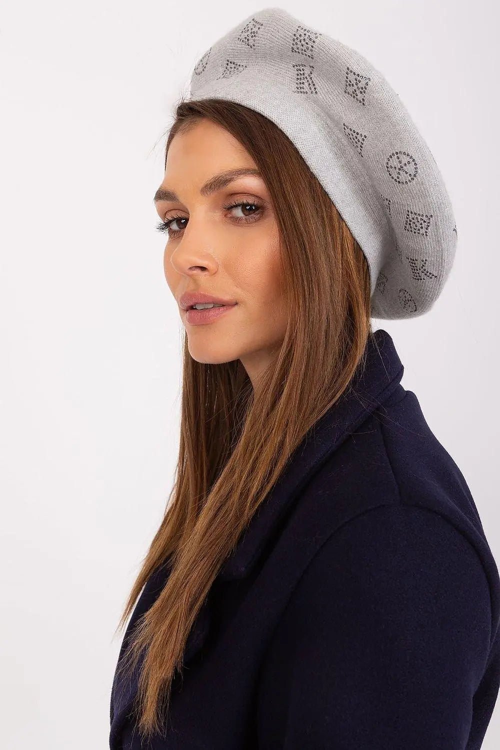 AT Knitted beret with interesting rhinestone application. - Honesty Sales