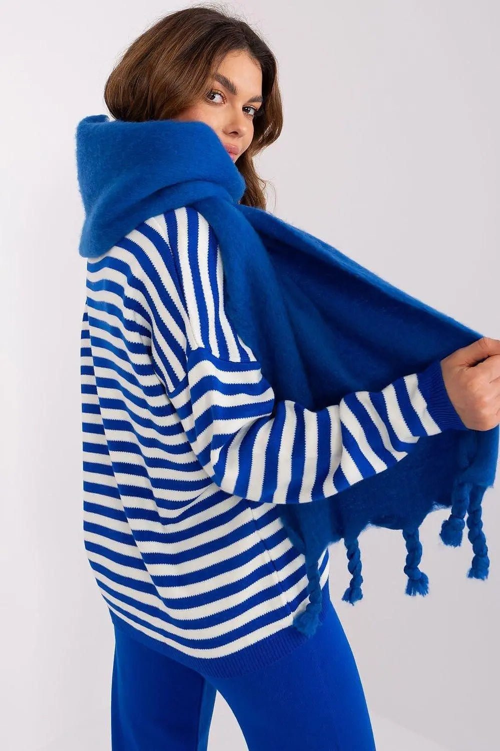 AT long, smooth-textured shawl - Honesty Sales