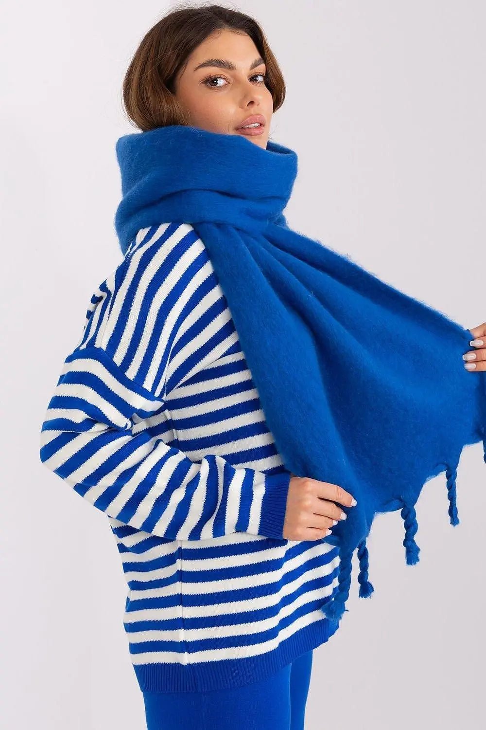 AT long, smooth-textured shawl - Honesty Sales