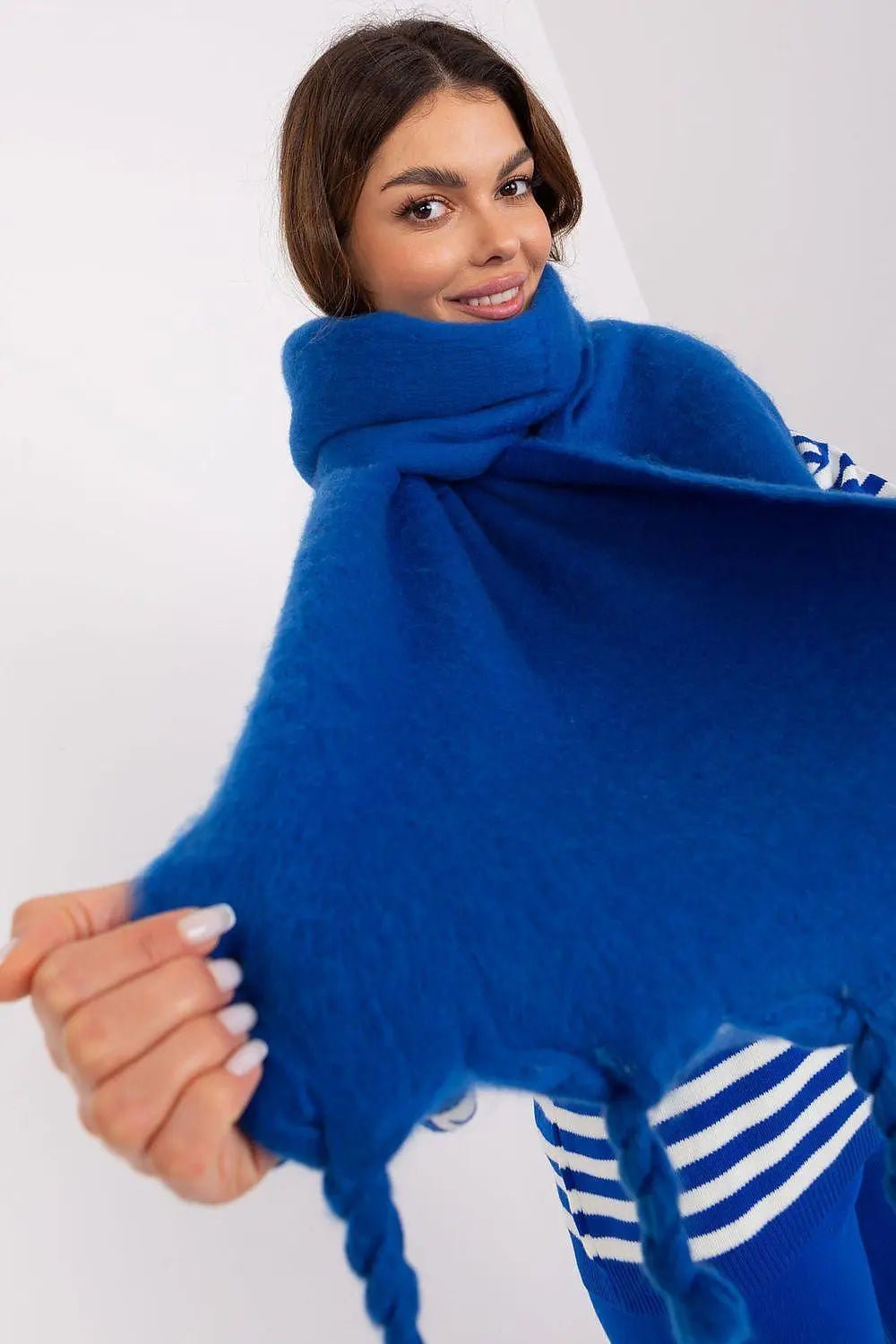 AT long, smooth-textured shawl - Honesty Sales