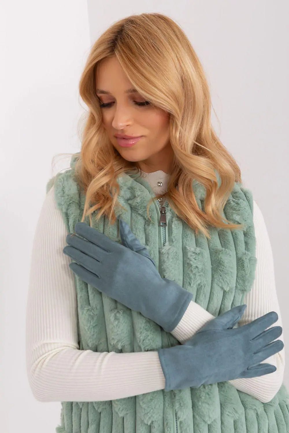 AT Sleek Insulated Gloves with Embroidered Touchscreen Access - Honesty Sales